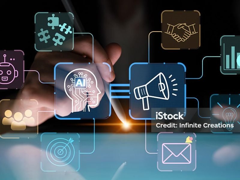 This dynamic image showcases the integration of artificial intelligence in digital marketing, highlighting concepts, strategies, and innovative tools for optimal audience engagement.